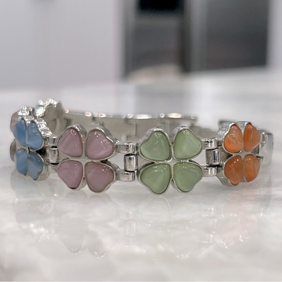 Multicolor Cat’s Eye Floral Magnetic Silver Bracelet - Picture 4 of 10